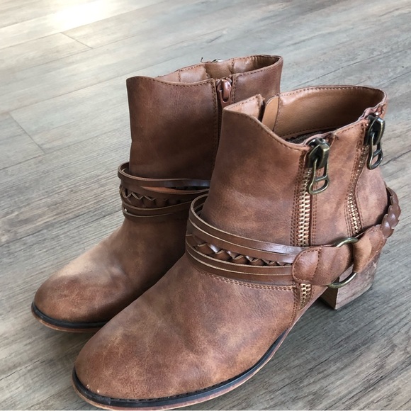 Brown Boots - Picture 4 of 8